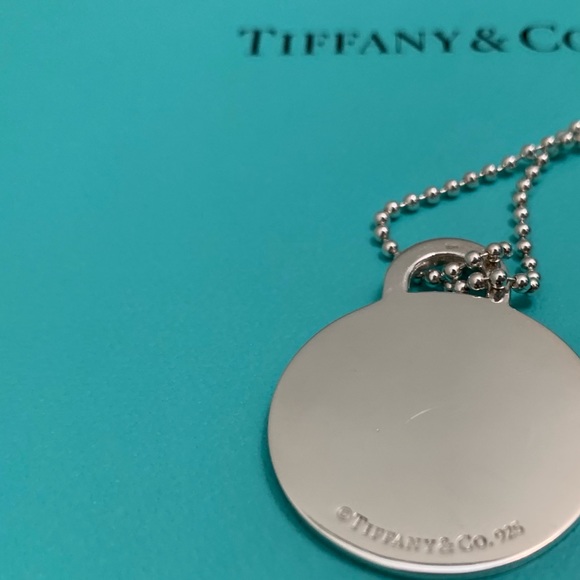 ♦️SOLD♦️ Return To Tiffany & Co. Round Pendant - Picture 5 of 7